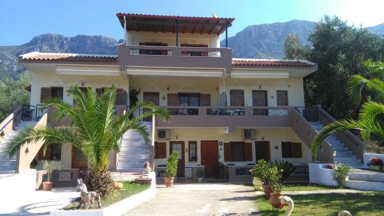 Mιχαλης Apartments Парамития Екстериор снимка
